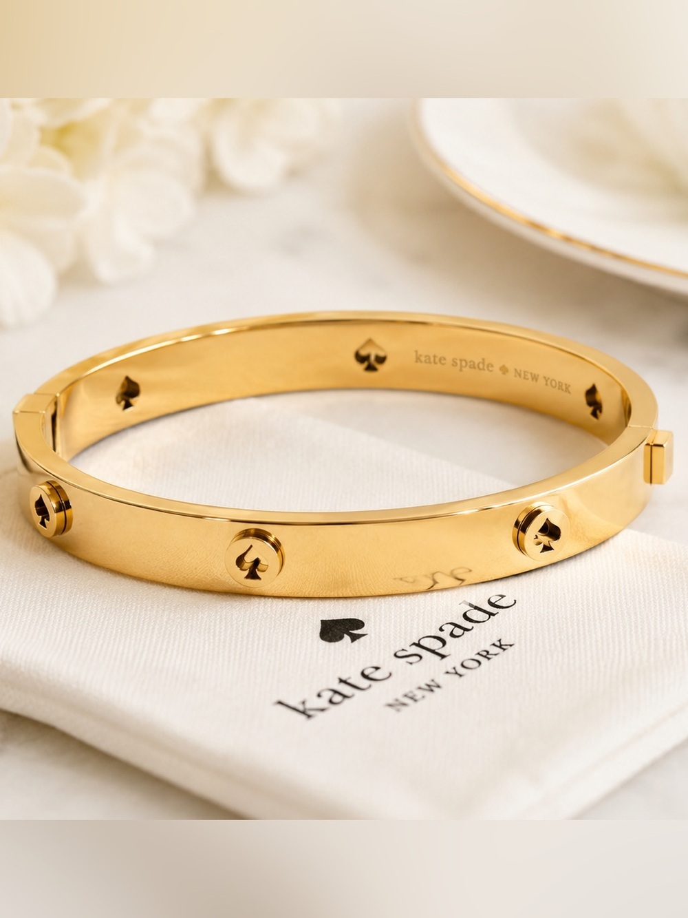 kate spade Gold Spade Accent Bangle Bracelet / New ✨